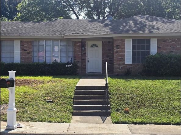 1306  Holt Avenue , DeSoto Texas 75115