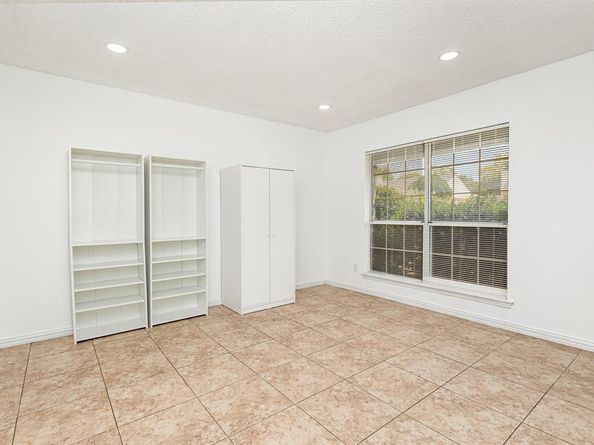 905  Eagle Drive , DeSoto Texas 75115