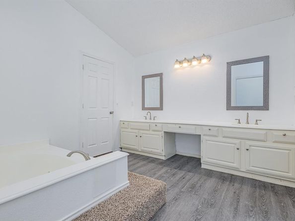 905  Eagle Drive , DeSoto Texas 75115