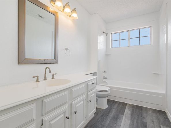 905  Eagle Drive , DeSoto Texas 75115