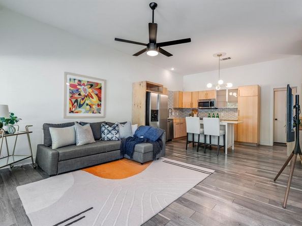 1823 S Ervay Street , Dallas Texas 75215