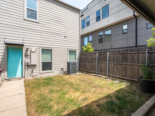 1823 S Ervay Street , Dallas Texas 75215