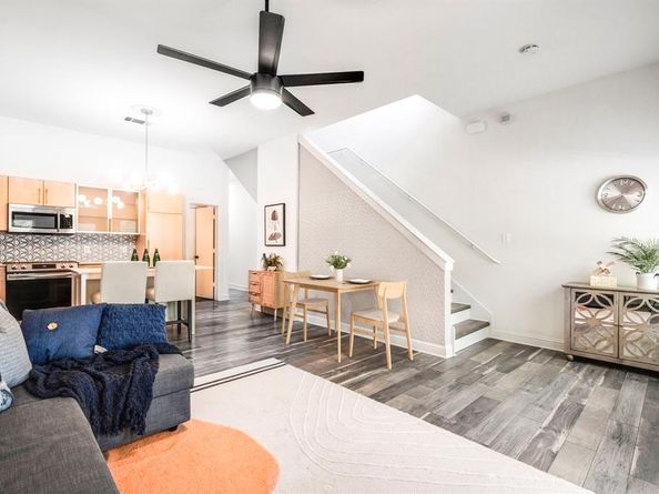 1823 S Ervay Street , Dallas Texas 75215