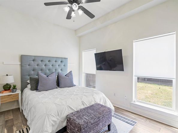 1823 S Ervay Street , Dallas Texas 75215