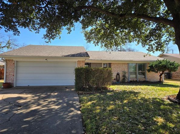 1120  Tobie Layne Street , Benbrook Texas 76126