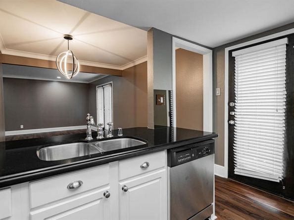 7809  Meadow Park Drive  208, Dallas Texas 75230
