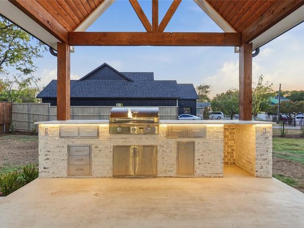 5304  Chippewa Drive , Dallas Texas 75212