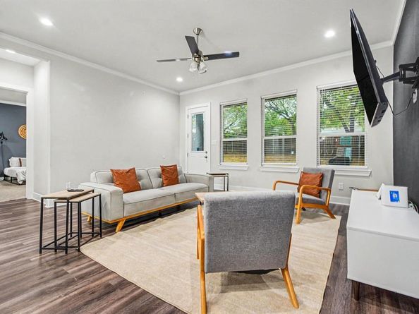 1435  Strickland Street , Dallas Texas 75216