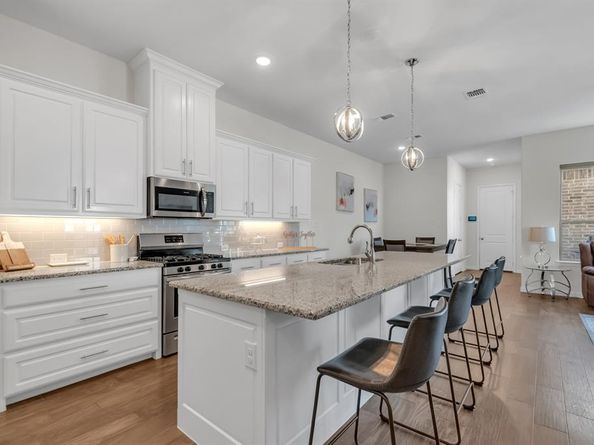 4524  Meadow Hawk Drive , Arlington Texas 76005
