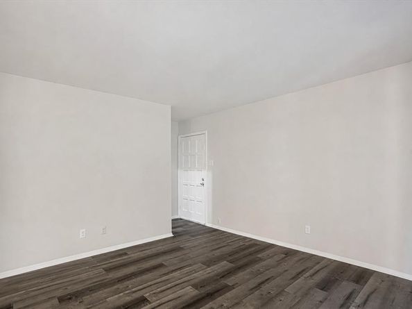 2805  Lineville Drive  105, Farmers Branch Texas 75234