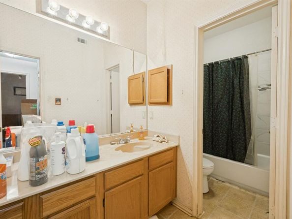 3209  Donnelly Circle  103, Fort Worth Texas 76107