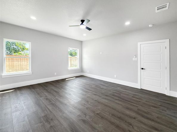 2130  Kathleen Avenue , Dallas Texas 75216