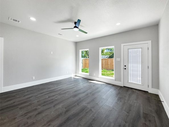 2130  Kathleen Avenue , Dallas Texas 75216