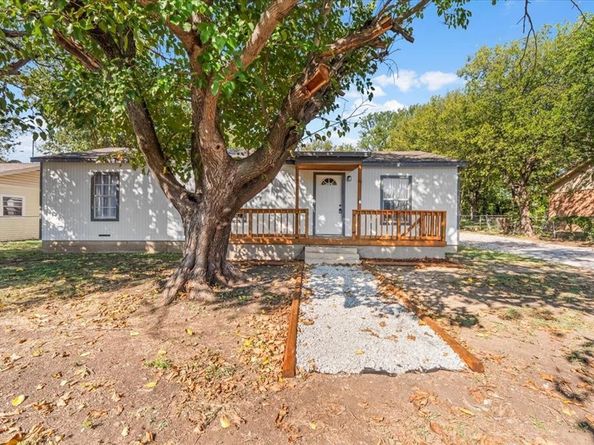2121  Andover Street , Fort Worth Texas 76114