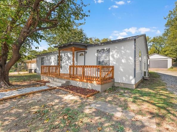 2121  Andover Street , Fort Worth Texas 76114