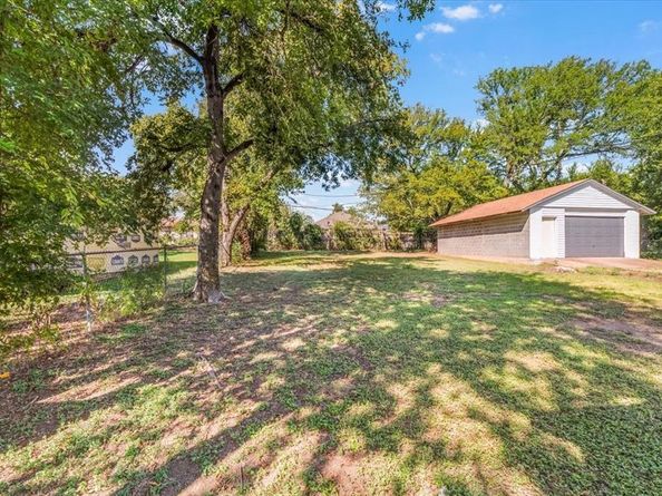 2121  Andover Street , Fort Worth Texas 76114