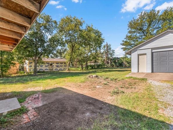 2121  Andover Street , Fort Worth Texas 76114