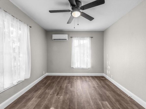 2121  Andover Street , Fort Worth Texas 76114