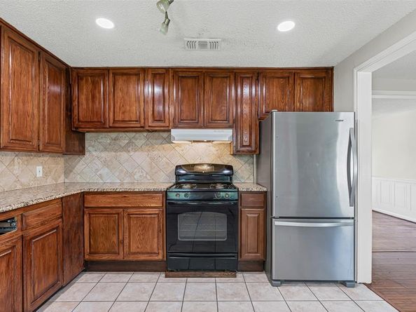 1813  Ruth Street , Arlington Texas 76010