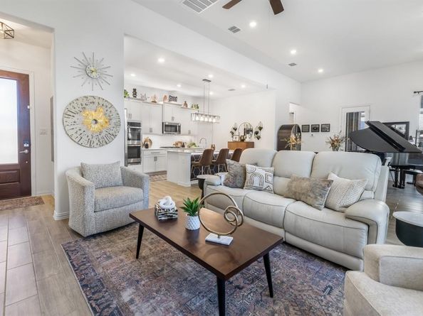 4745  Kings Garden Parkway , Arlington Texas 76005