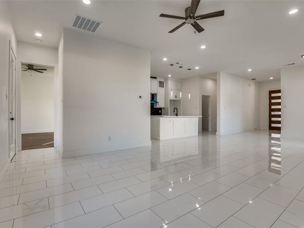 2827  Grafton Avenue , Dallas Texas 75211