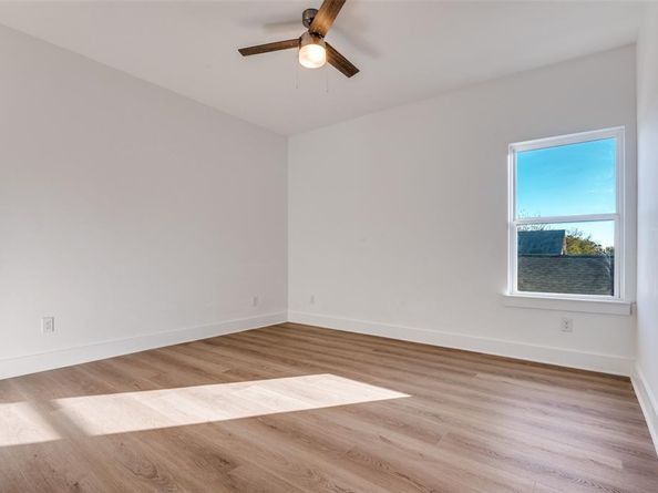 2827  Grafton Avenue , Dallas Texas 75211