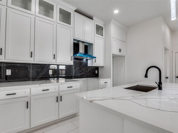 2827  Grafton Avenue , Dallas Texas 75211