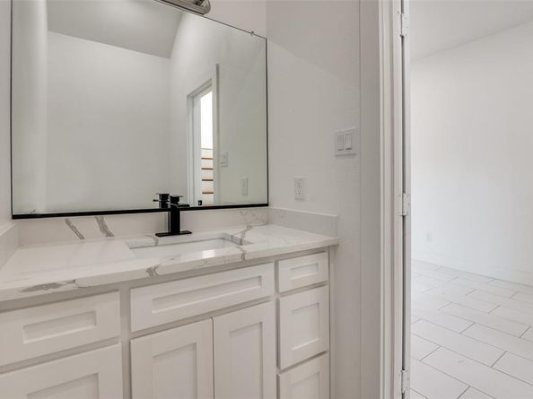 2827  Grafton Avenue , Dallas Texas 75211