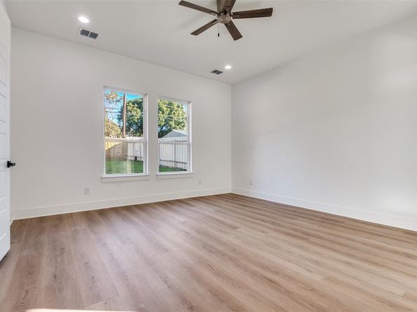 2827  Grafton Avenue , Dallas Texas 75211