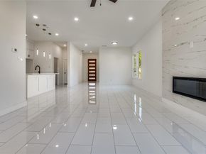 2827  Grafton Avenue , Dallas Texas 75211