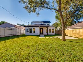 2827  Grafton Avenue , Dallas Texas 75211