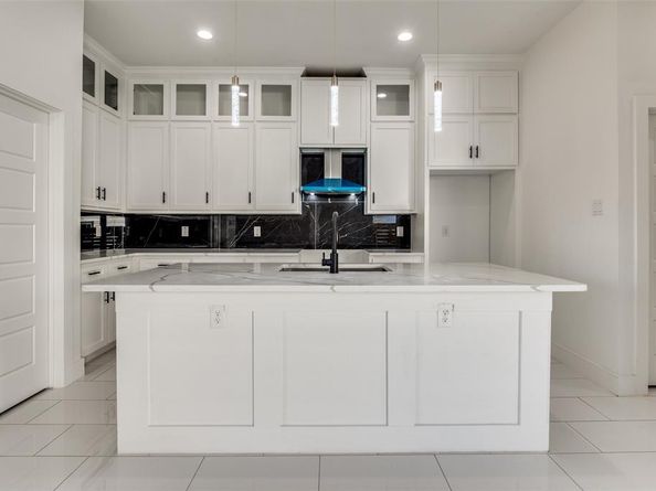 2827  Grafton Avenue , Dallas Texas 75211