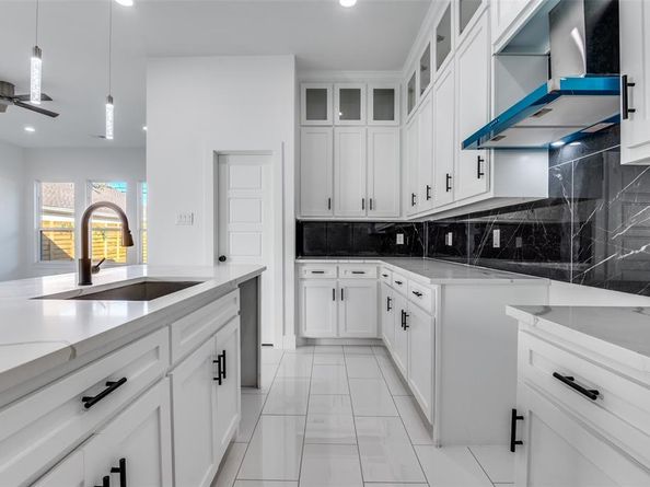 2827  Grafton Avenue , Dallas Texas 75211