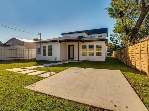 2827  Grafton Avenue , Dallas Texas 75211