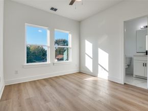 2827  Grafton Avenue , Dallas Texas 75211