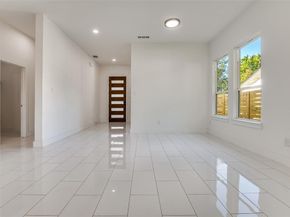 2827  Grafton Avenue , Dallas Texas 75211