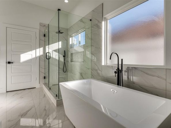 2827  Grafton Avenue , Dallas Texas 75211