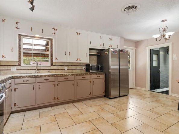 127 W Cedar Street , Hurst Texas 76053