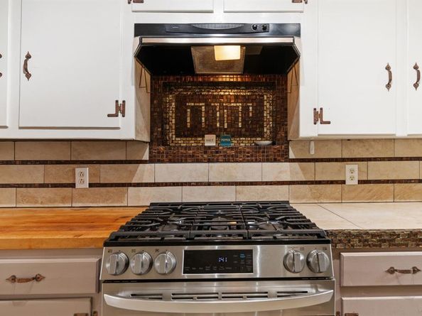 127 W Cedar Street , Hurst Texas 76053