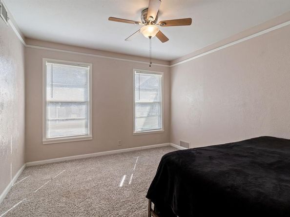 127 W Cedar Street , Hurst Texas 76053