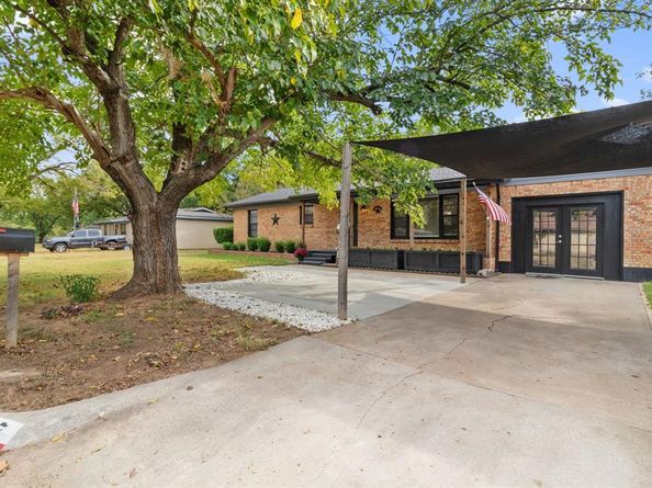 127 W Cedar Street , Hurst Texas 76053