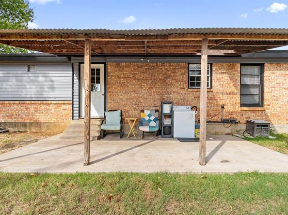 127 W Cedar Street , Hurst Texas 76053