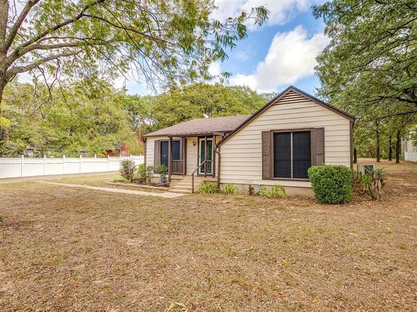 6061  Carey Road , Fort Worth Texas 76140