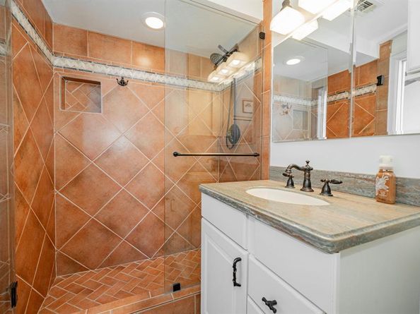 6211 W Northwest Highway  1602, Dallas Texas 75225