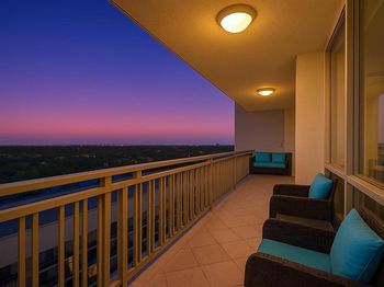 6211 W Northwest Highway 