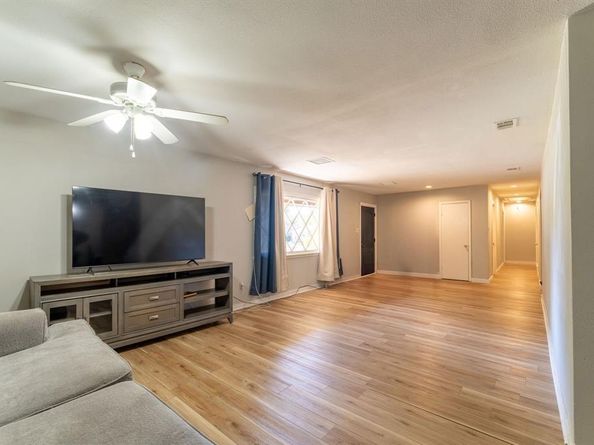 5720  Whitman Avenue , Fort Worth Texas 76133