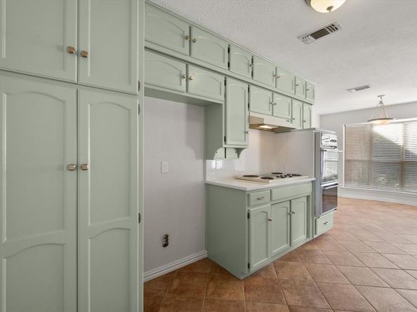 1106  Almond Drive , Mansfield Texas 76063