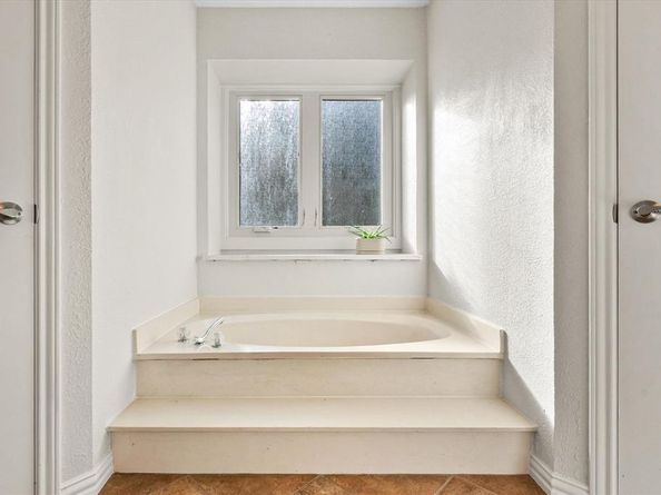 1106  Almond Drive , Mansfield Texas 76063