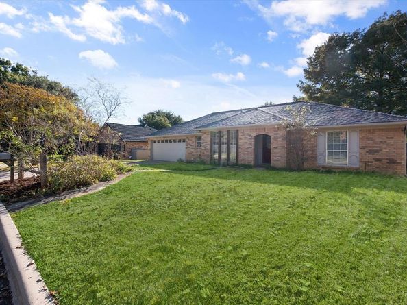 1106  Almond Drive , Mansfield Texas 76063