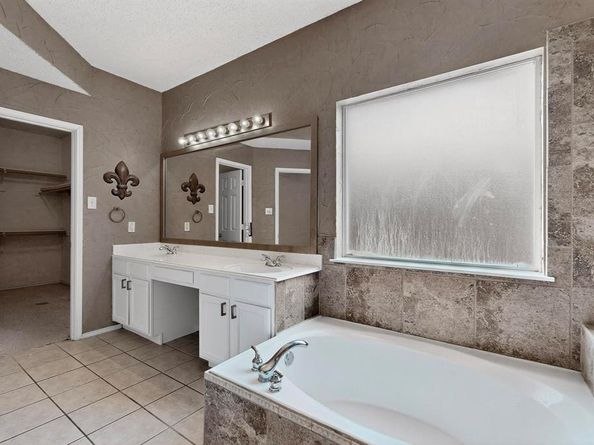 624  Babbling Brook Drive , Saginaw Texas 76179